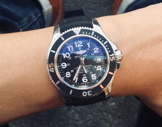 The cheap fake Breitling is good choice for men.