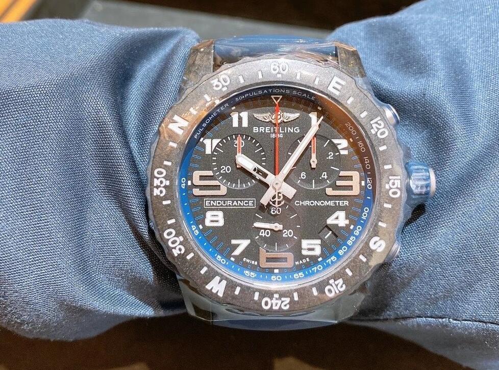 Fake watches at low prices are driven by the SuperQuartzTM movements.