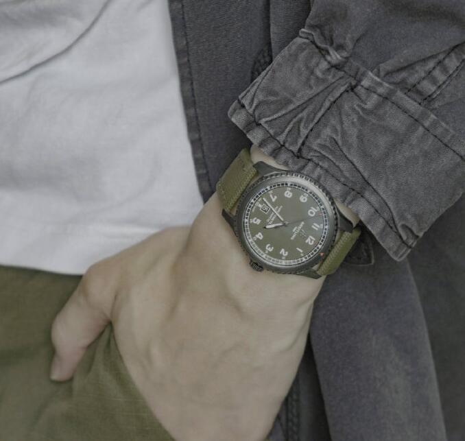 Cool knock-off watches online forever are made in black steel.